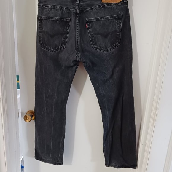 Levi's 501 Original Men's Black Jeans Reg fit/Straight Leg 36x30 Button Fly - Picture 3 of 5